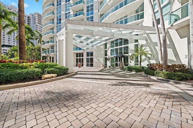 Foto del edificio - 347 N New River Dr E