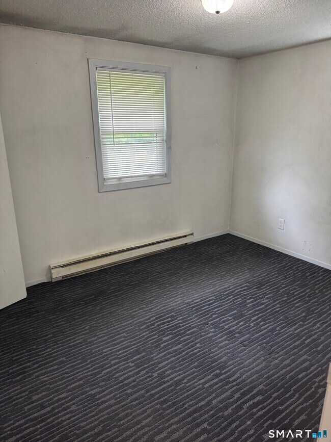 Building Photo - 13 White Oak Rd