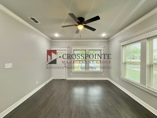 Building Photo - Tour Today! 3 Bedroom, 2 Bathroom Duplex!