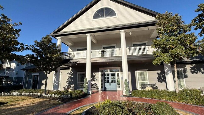 Foto del edificio - 15000 W Airport Blvd