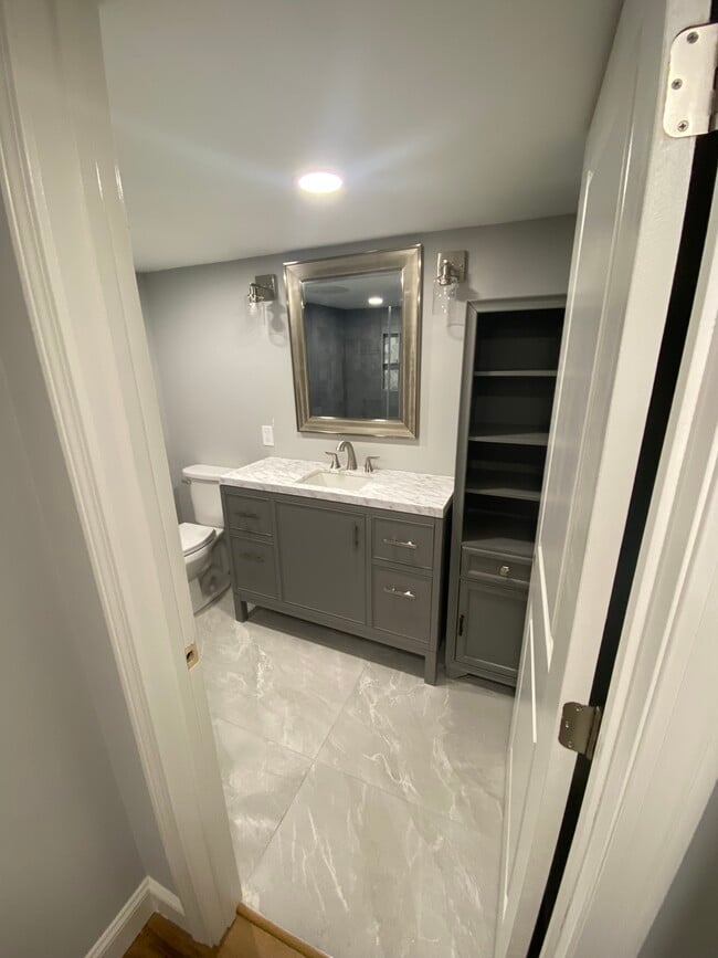 Building Photo - 5 Belle Ave