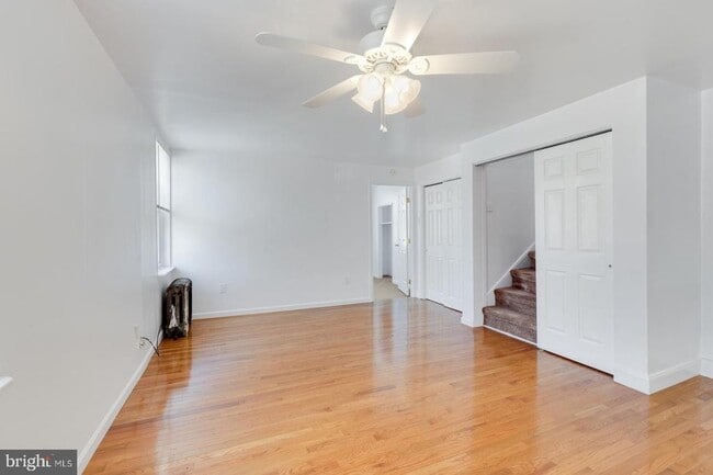 Building Photo - 600 E Girard Ave