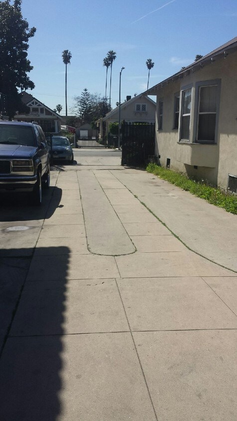 Building Photo - 553-603 W 45th St