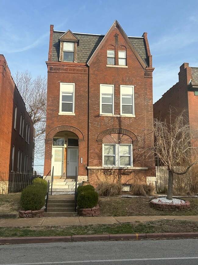 Building Photo - 2604 S Compton Ave