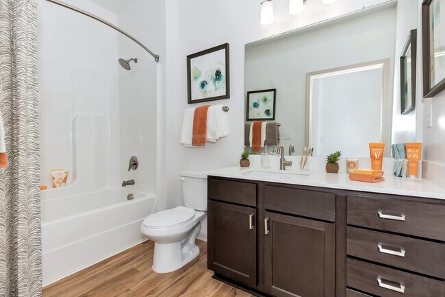 Baño - The Moderne at Providence Apartments