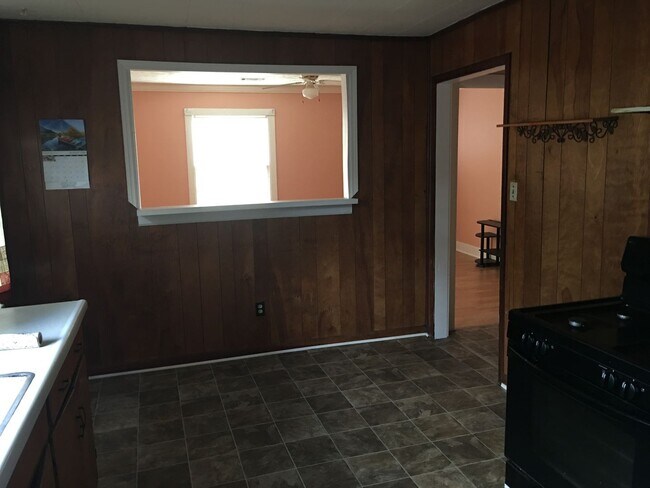 Foto del edificio - Single Family Home with large fenced back yard