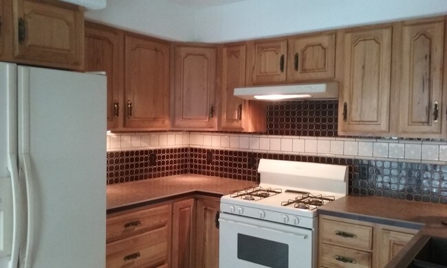 Kitchen - 7 Linden Pl