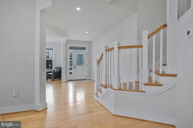 Foto del edificio - 408 Kosmill Dr