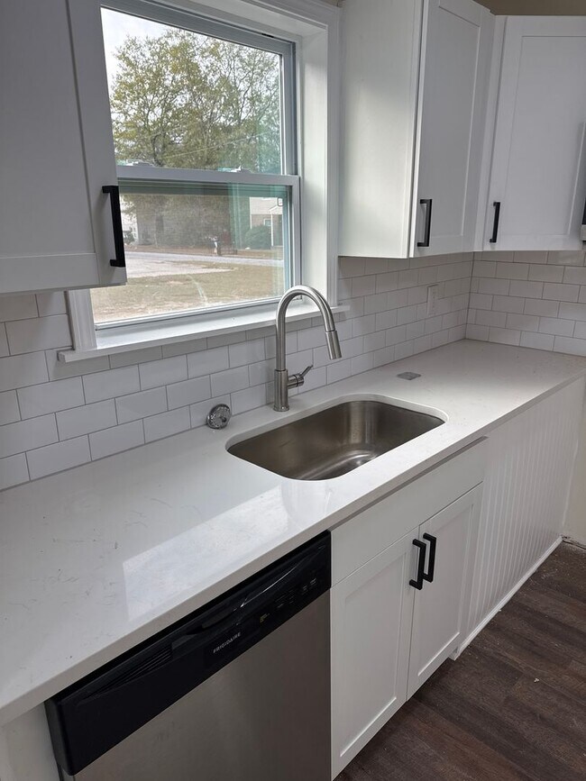 Building Photo - 4082 Forest Ave W