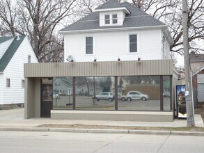 Building Photo - 1002 W Oakland Ave