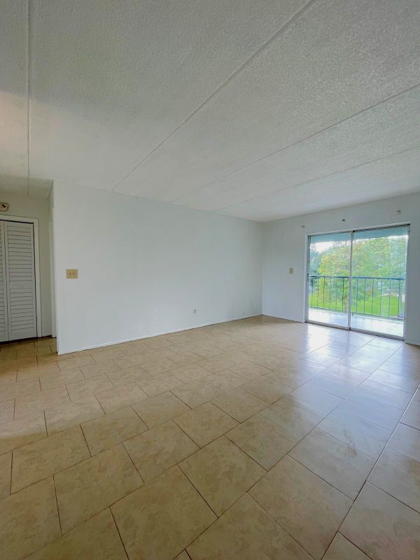 Building Photo - 2846 Somerset Park Dr