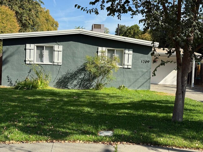 Foto del edificio - Charming Pet Friendly 3-Bedroom in Quiet Cul-de-sac-$750 OFF FIRST MONTH'S RENT!!!