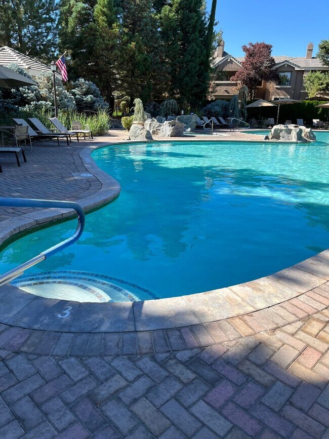 Foto del edificio - Tanamera Resort Gated Community.  One bedroom, one full bathroom, one car attached garage.