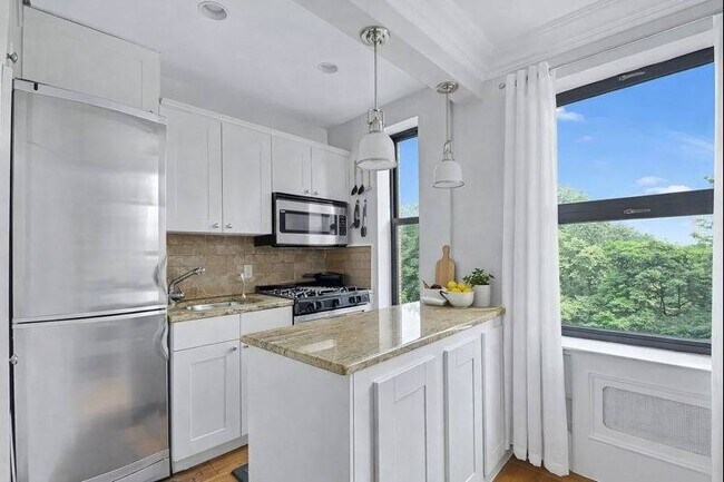 Foto del edificio - 420 Central Prk W