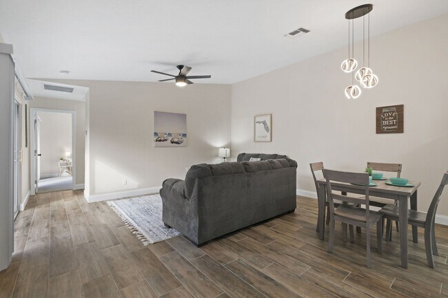 Foto del edificio - 6314 Royal Woods Dr