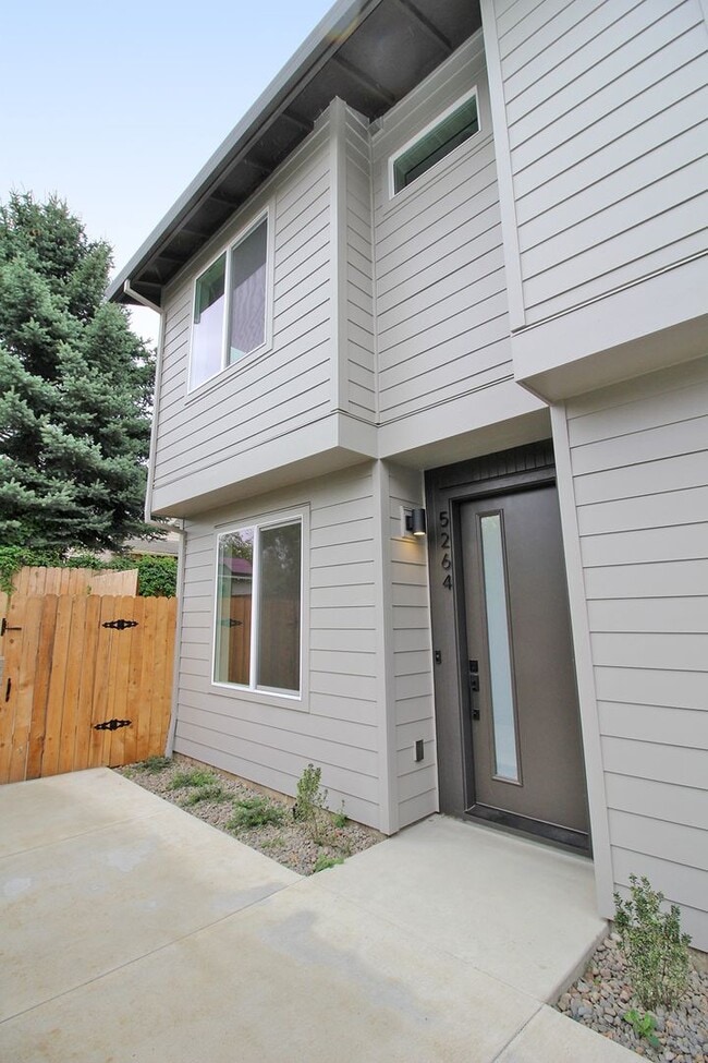 Foto del edificio - 5258-5264 NE 15th Ave