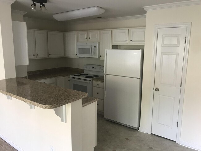 Building Photo - 3471 Forestdale Dr