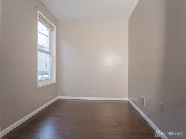 Foto del edificio - 296 N Clinton St