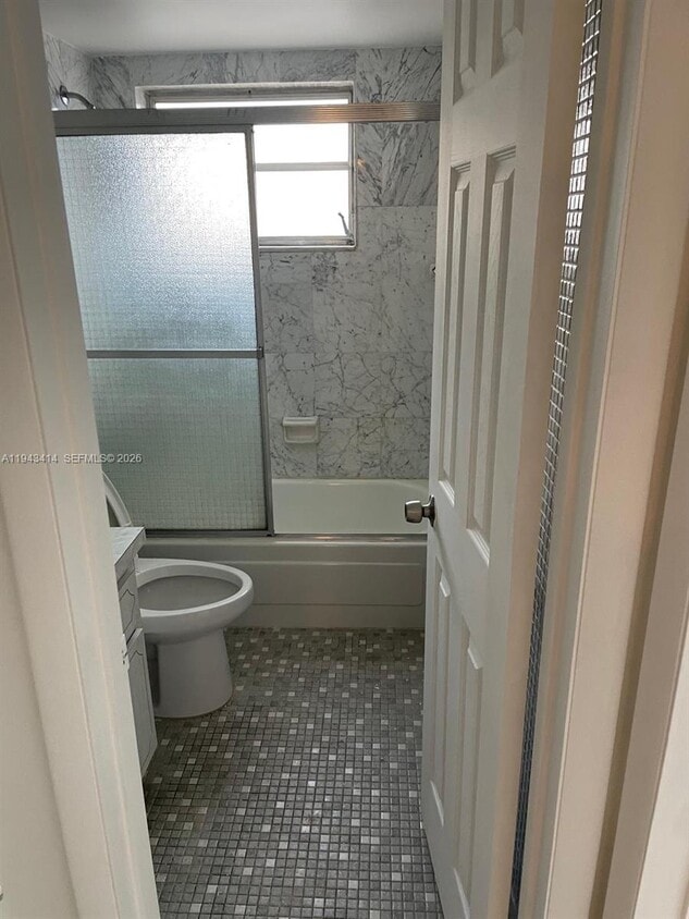 Building Photo - 140 Royal Palm Rd