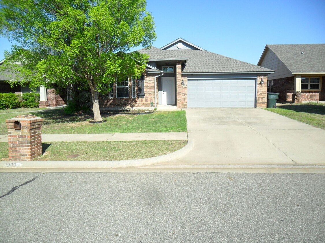 1909 Frost Ln, Norman, OK 73071 House Rental in Norman, OK