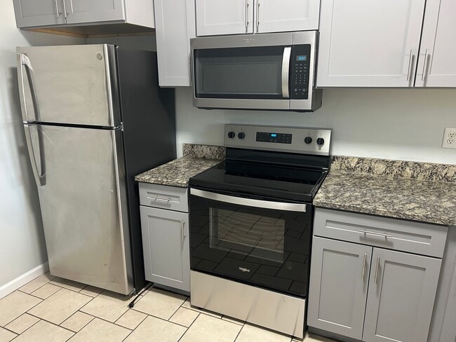 Building Photo - Nice 3 bedroom, 2 bath house