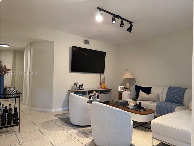 Foto del edificio - 882 NW 92nd Ave