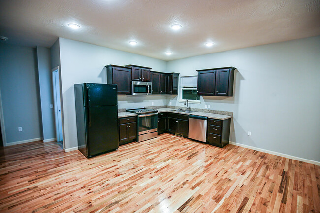 3 Bed Kitchen - 1325 E Cherry St