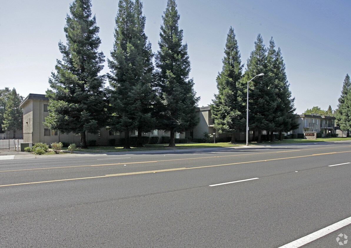Gold Run Apartments 10780 Coloma Rd Rancho Cordova, CA Apartments