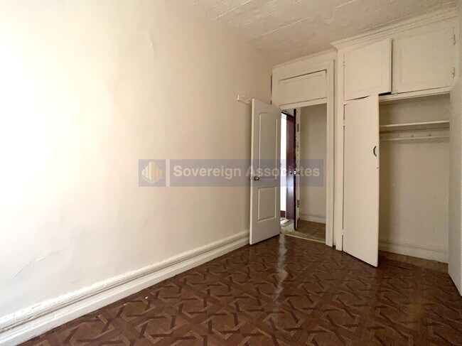 Foto del edificio - 121 Post Avenue