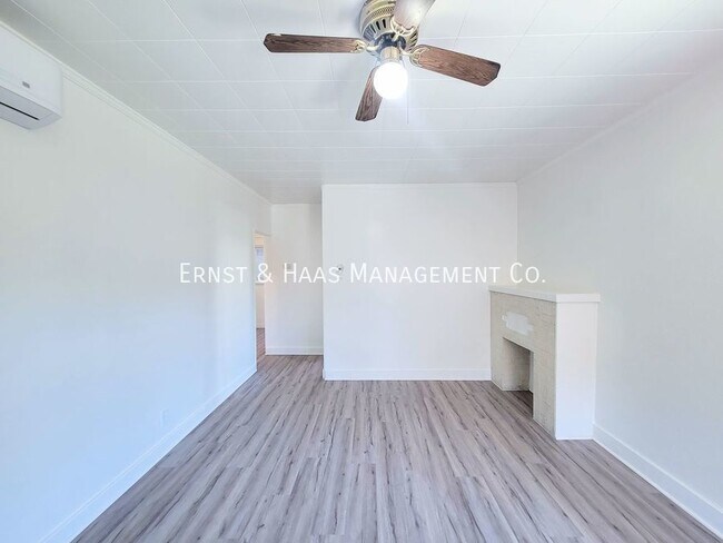 Building Photo - Freshly updated 2 bedroom 1 Bath Bungalow ...