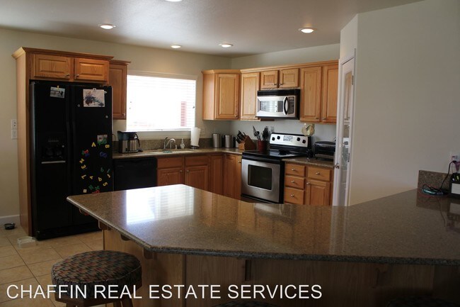 Building Photo - 716 Divot Dr