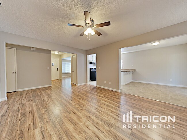 Foto del edificio - 58 Mosswood Dr