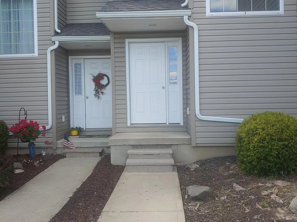Primary Photo - 654 S Keyser Ave