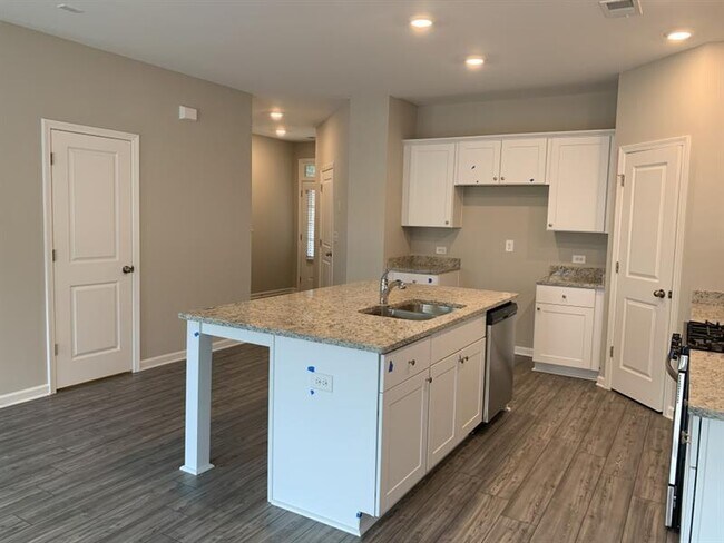 Building Photo - 2130 Lanier Harbor Pt