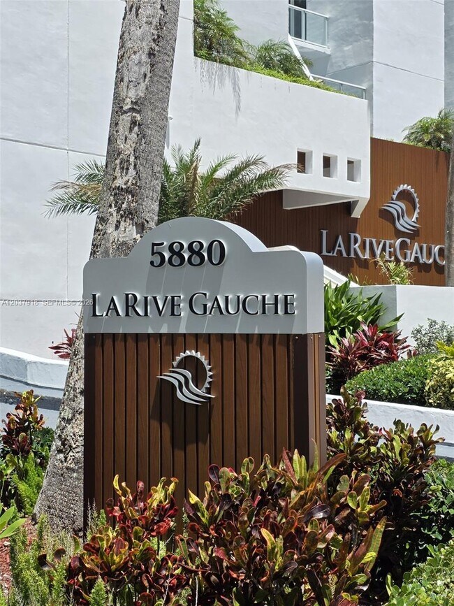 Foto del edificio - 5880 Collins Ave