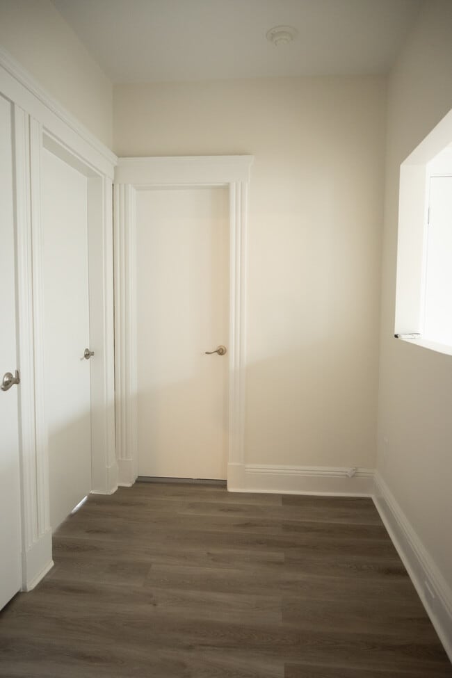 Entrada - 374 Chestnut Hill Ave