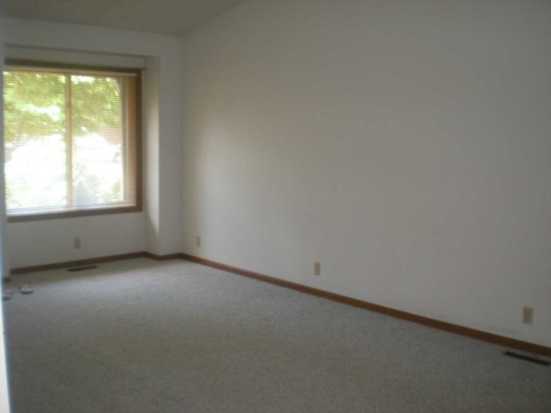 1110 Grandview Ave, Tomah, WI 54660 Townhome Rentals in Tomah WI