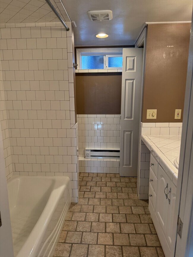 Foto del edificio - Well Maintained 1 Bed, 1 Bath Apartment