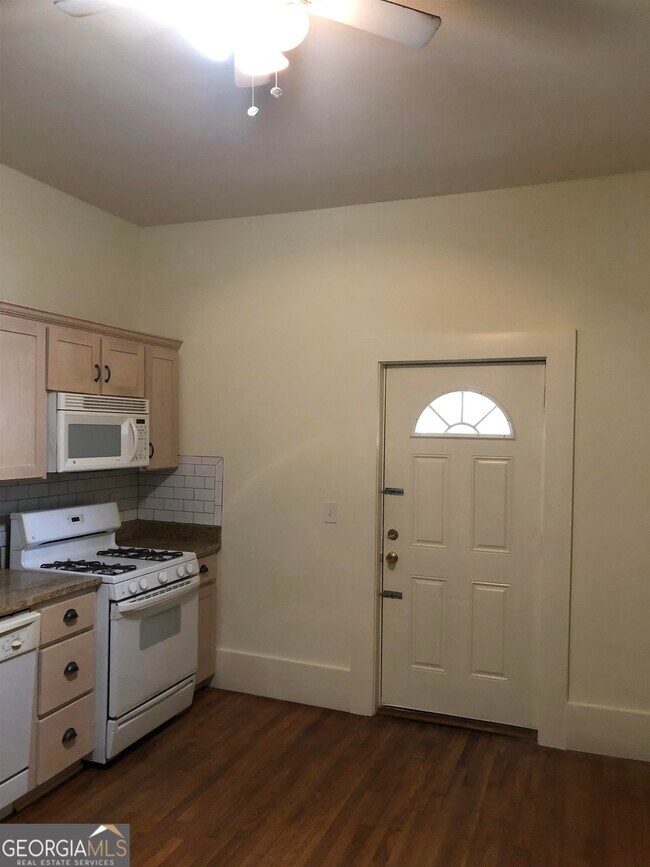 Foto del edificio - 6123 North St NW