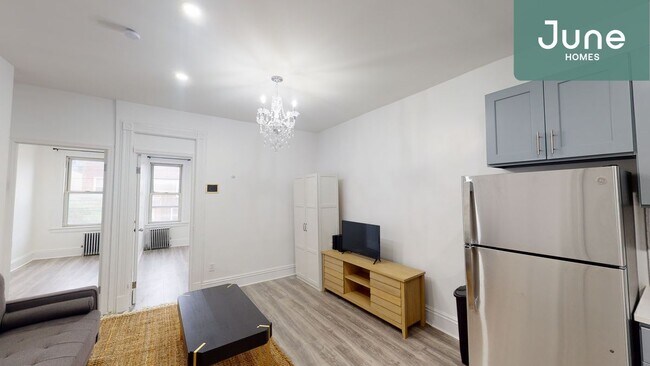 Building Photo - ROOM ONLY in 4-bed/1.0-bath Home