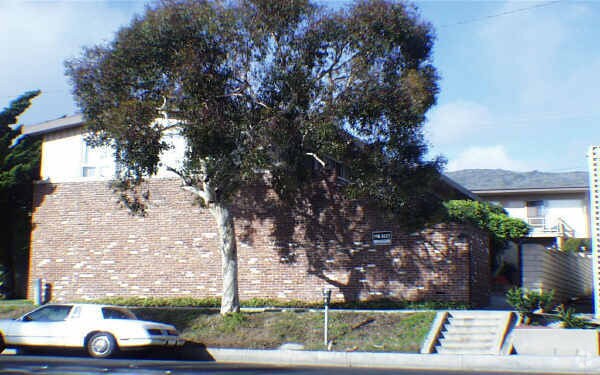 Building Photo - 470 N Coast Hwy