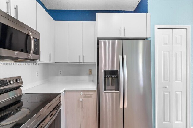 Foto del edificio - 10242 NW 7th St
