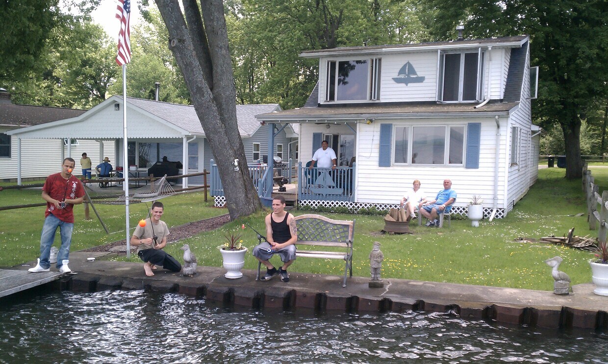 Foto principal - 2372 Lakeside Dr