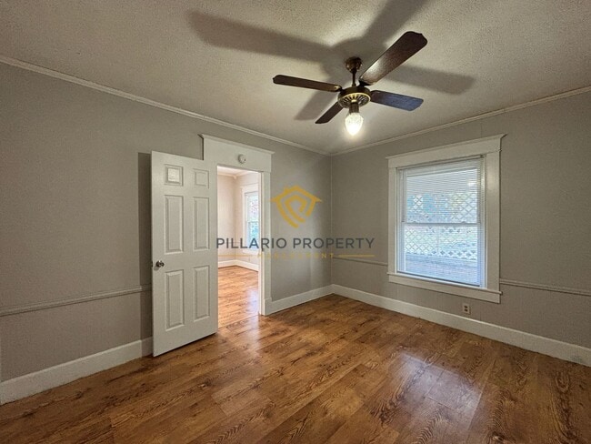 Building Photo - Blocks from Rhodius Park, Crisp and Fresh ...