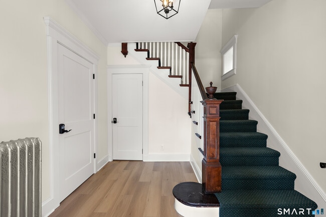 Building Photo - 18 Wessels Pl