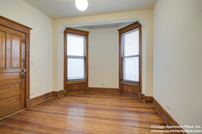 Building Photo - 1433 N Wells St
