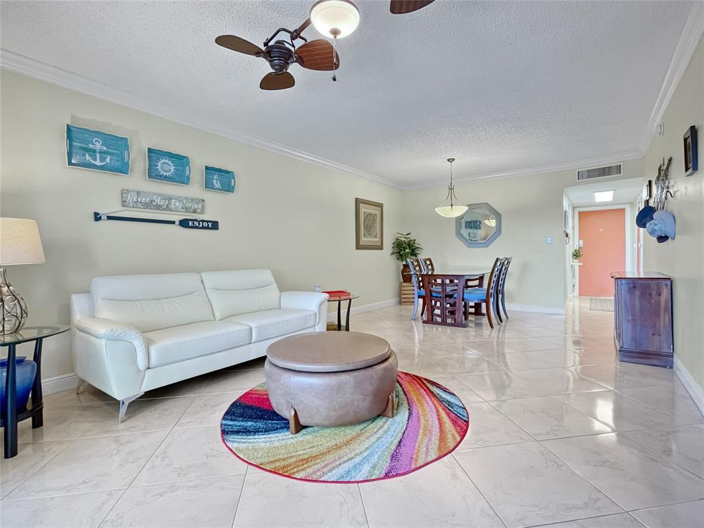 Foto principal - 128 S Cypress Rd