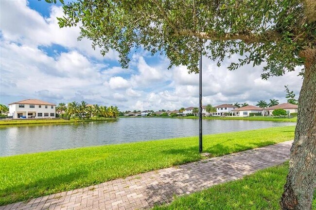 Foto del edificio - 8315 NW 38th St