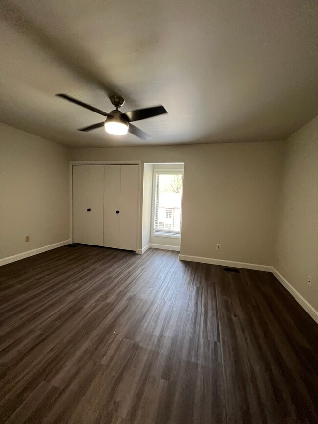 Building Photo - 3211 Champions Dr