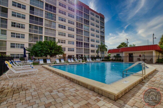 Foto del edificio - Seasonal Short-Term Furnished Condo availa...